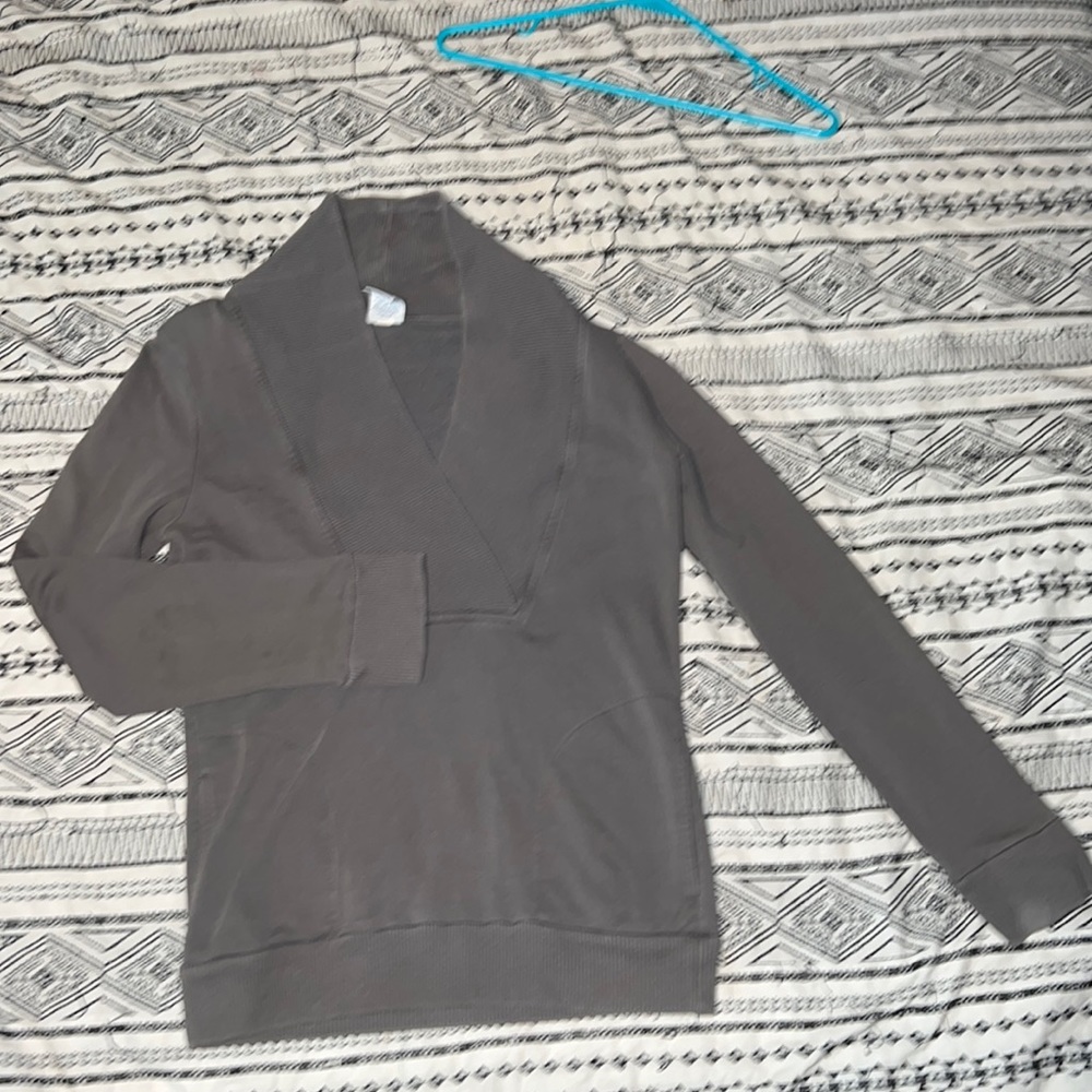 Gray sweatshirt top